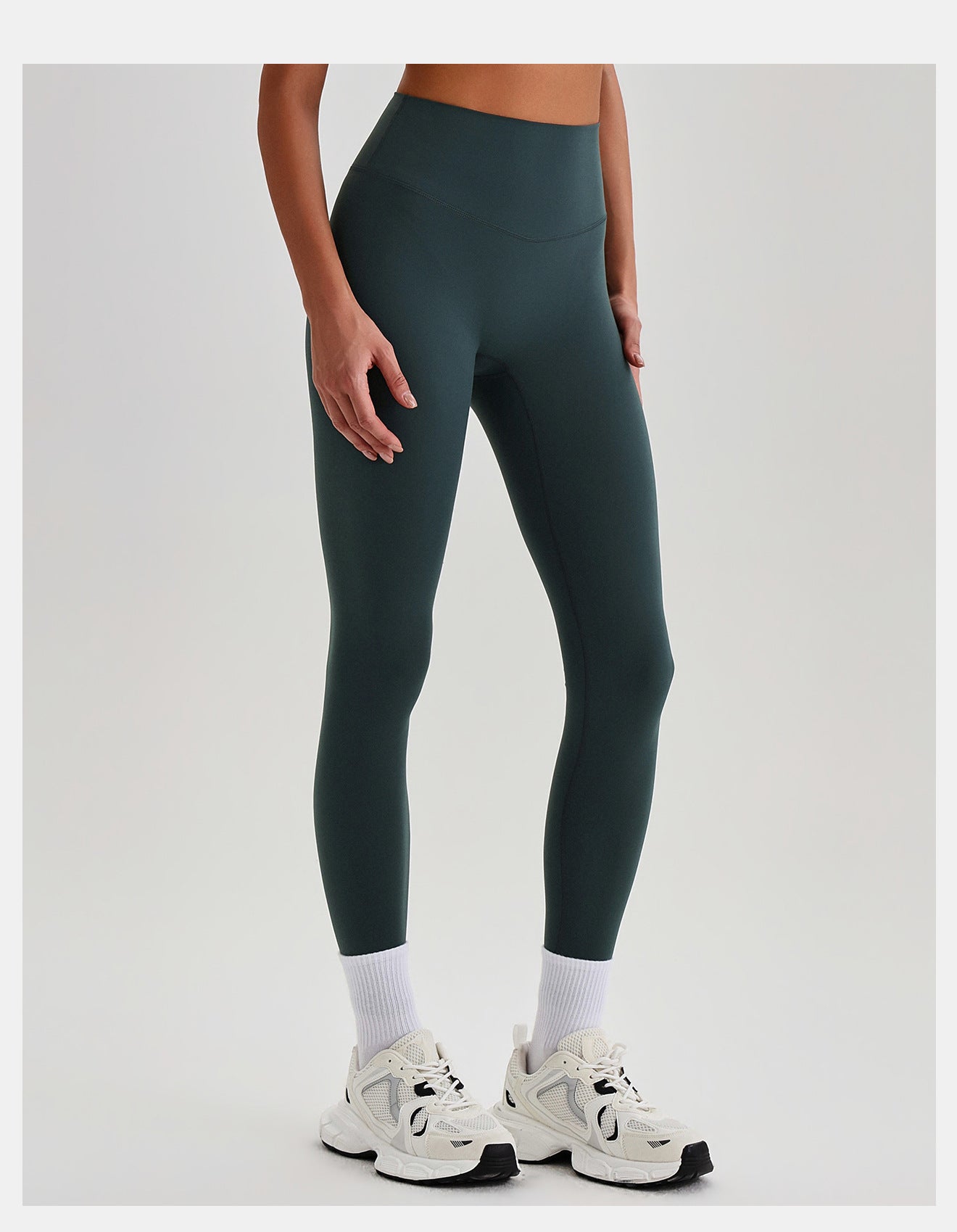 Top deportivo de sujeción alta con cuello en U "Eugene" (colores lisos)
