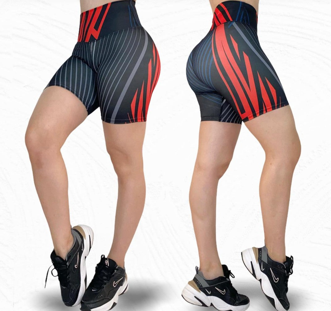 Pantalón corto SHO negro con rayas rojas y grises de media pierna (cintura alta)